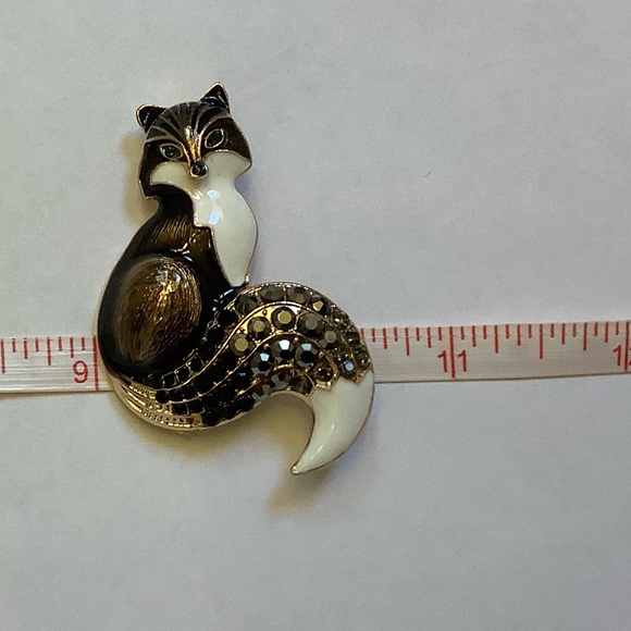 Brown and White Fox Brooch/Pendant - Picture 4 of 5